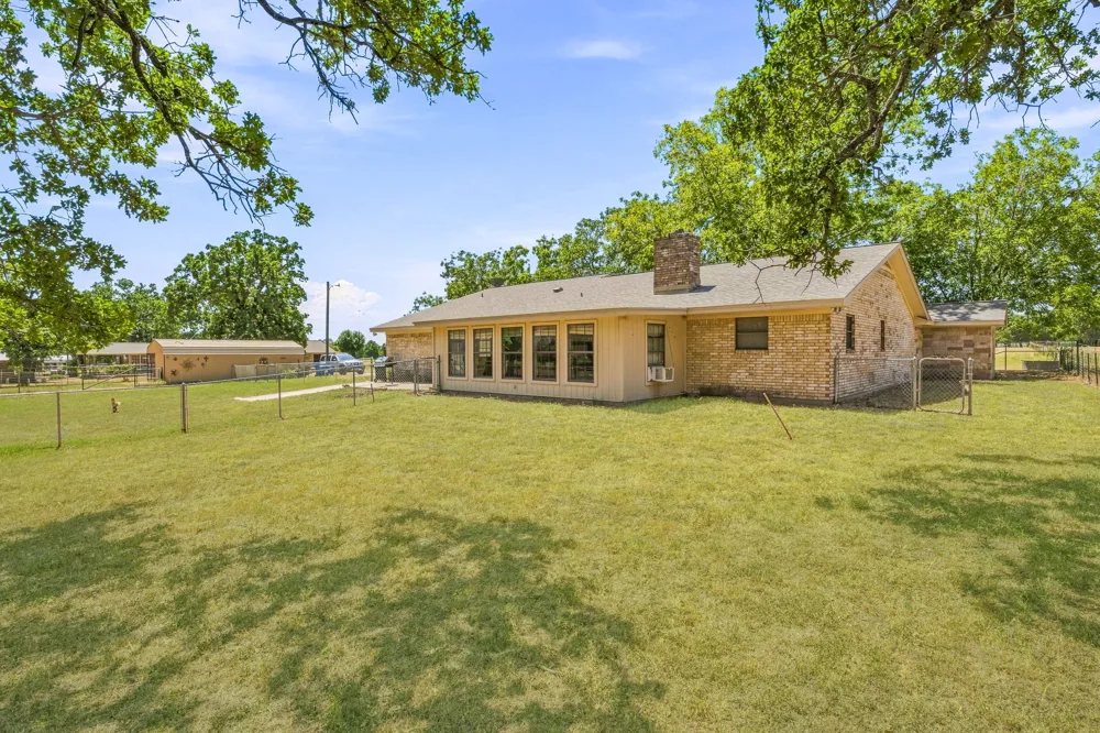 907 County Road 484 Stephenville, TX 76401