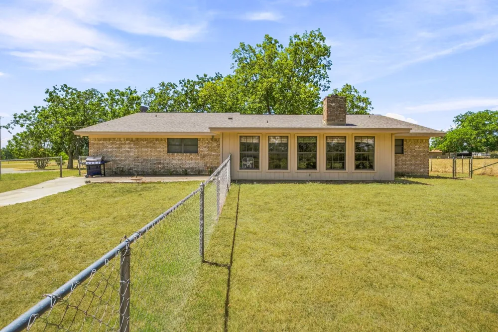 907 County Road 484 Stephenville, TX 76401