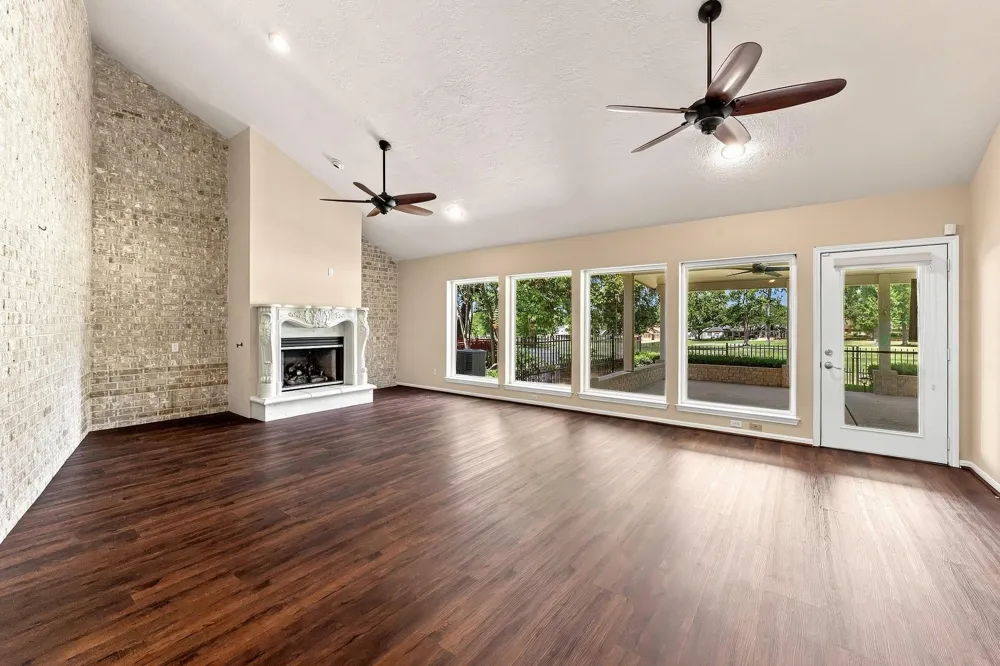 20 Golfview Manor Road Huntsville, TX 77340