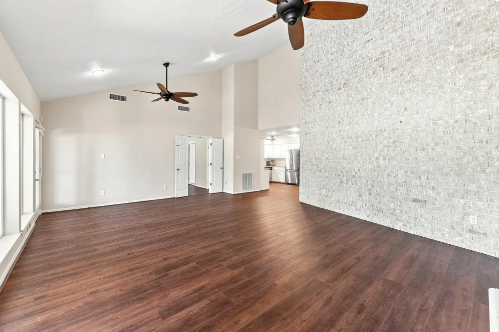 20 Golfview Manor Road Huntsville, TX 77340