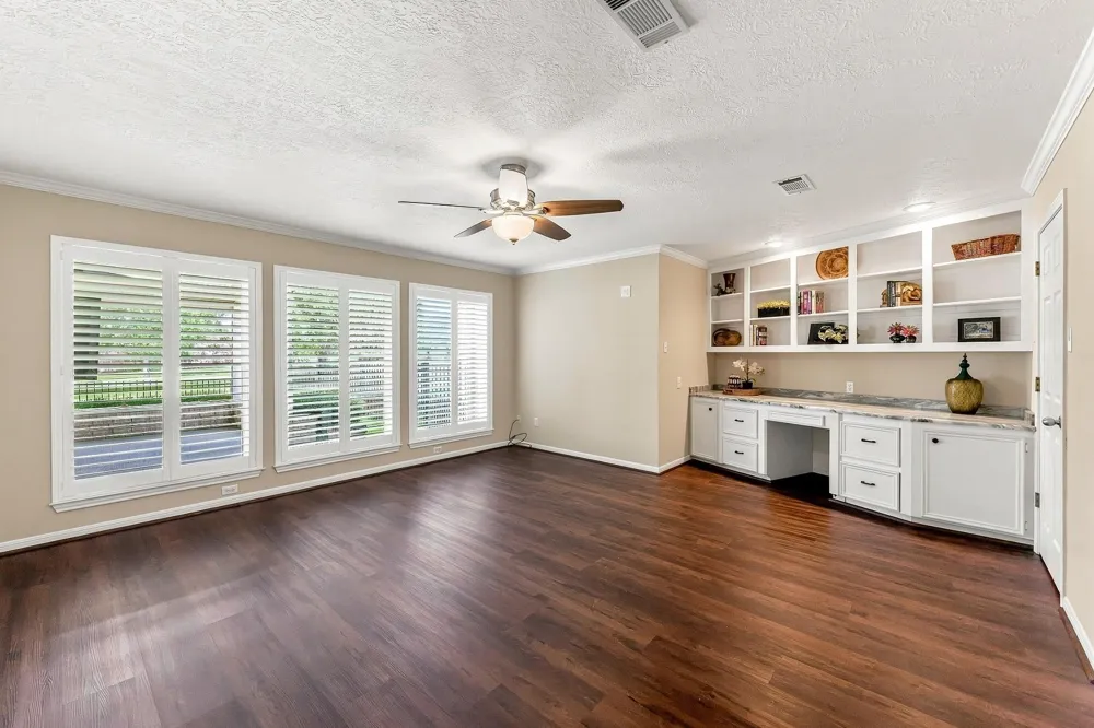 20 Golfview Manor Road Huntsville, TX 77340