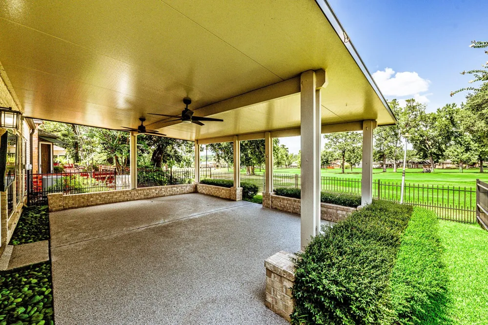 20 Golfview Manor Road Huntsville, TX 77340