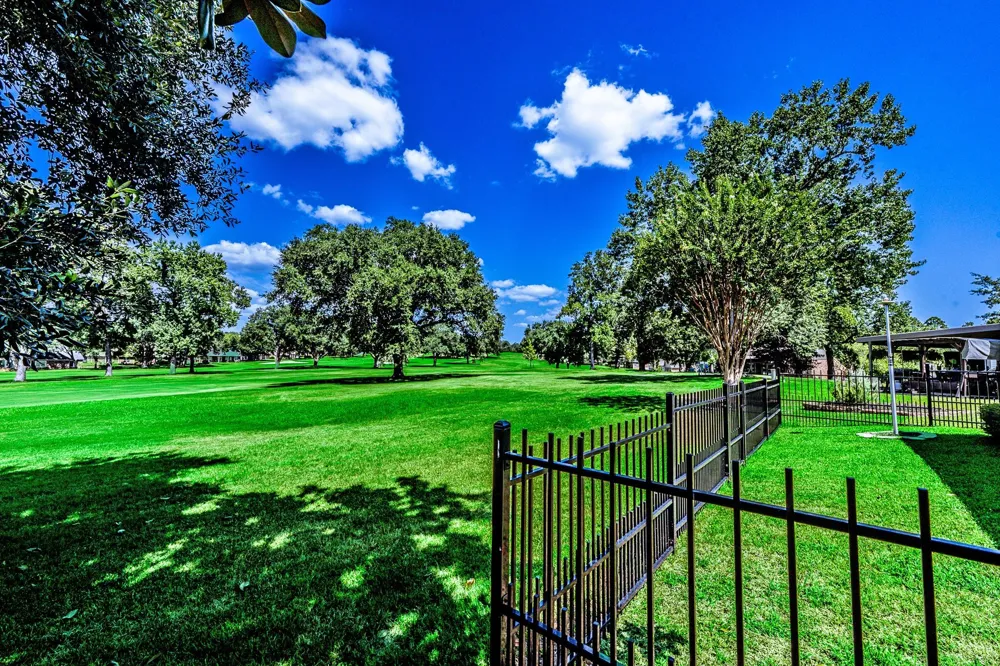 20 Golfview Manor Road Huntsville, TX 77340