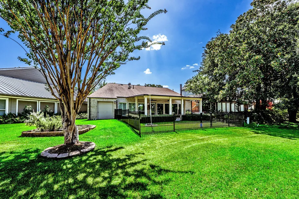 20 Golfview Manor Road Huntsville, TX 77340
