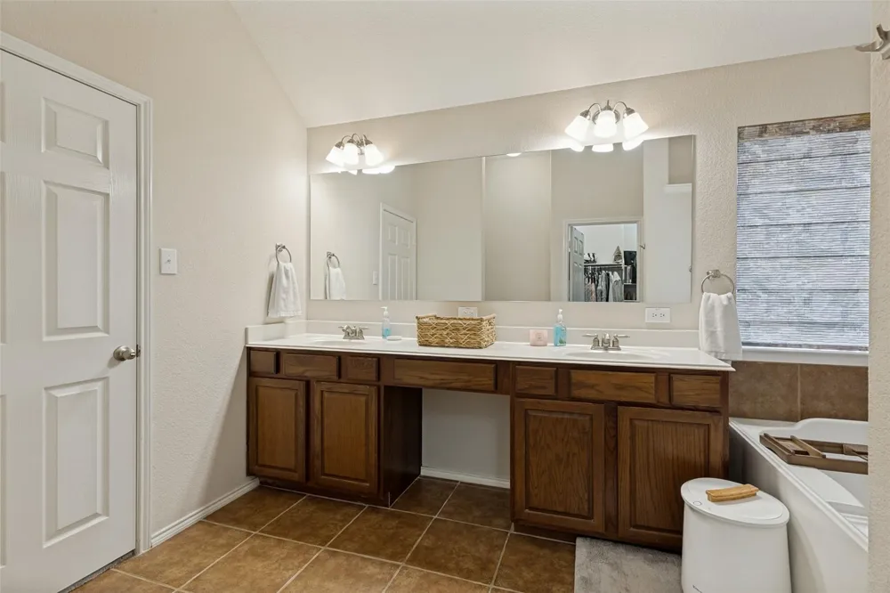 8209 Grayson Way Watauga, TX 76148