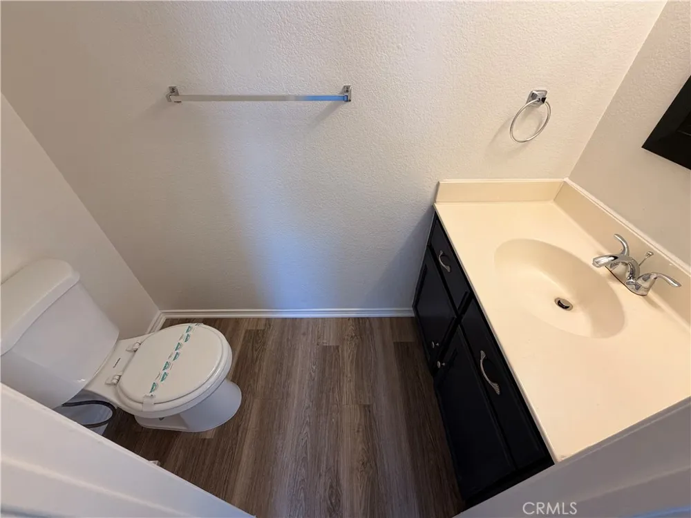 506 El Mirador Perris, CA 92571
