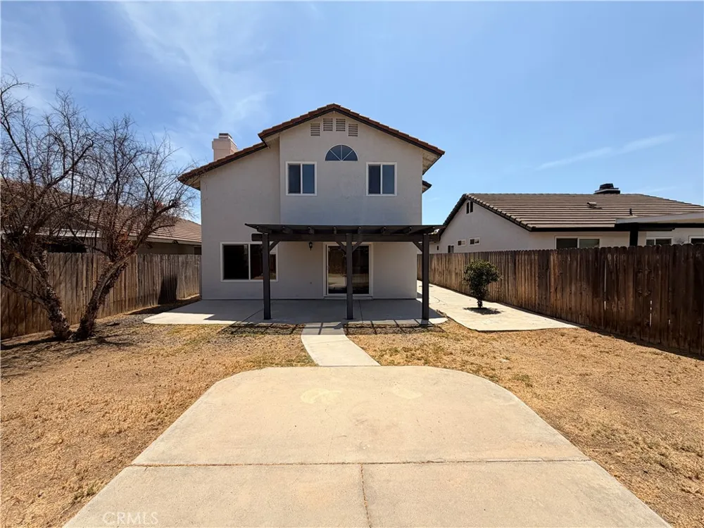 506 El Mirador Perris, CA 92571