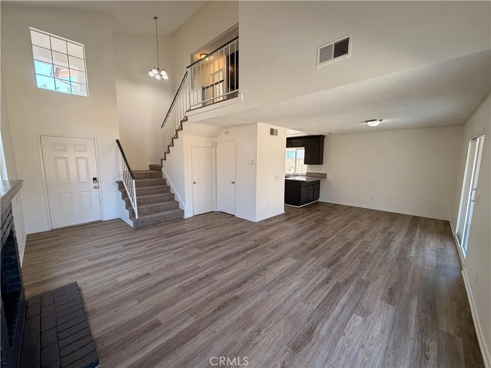 506 El Mirador Perris, CA 92571