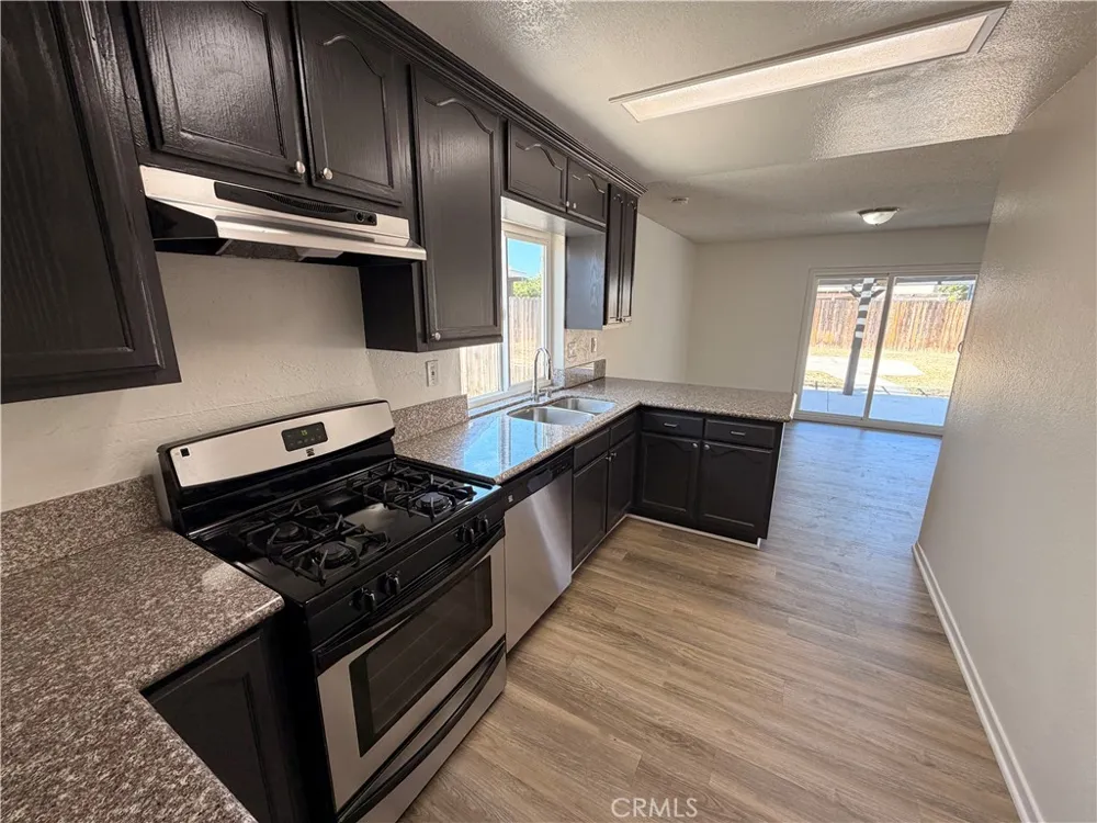 506 El Mirador Perris, CA 92571