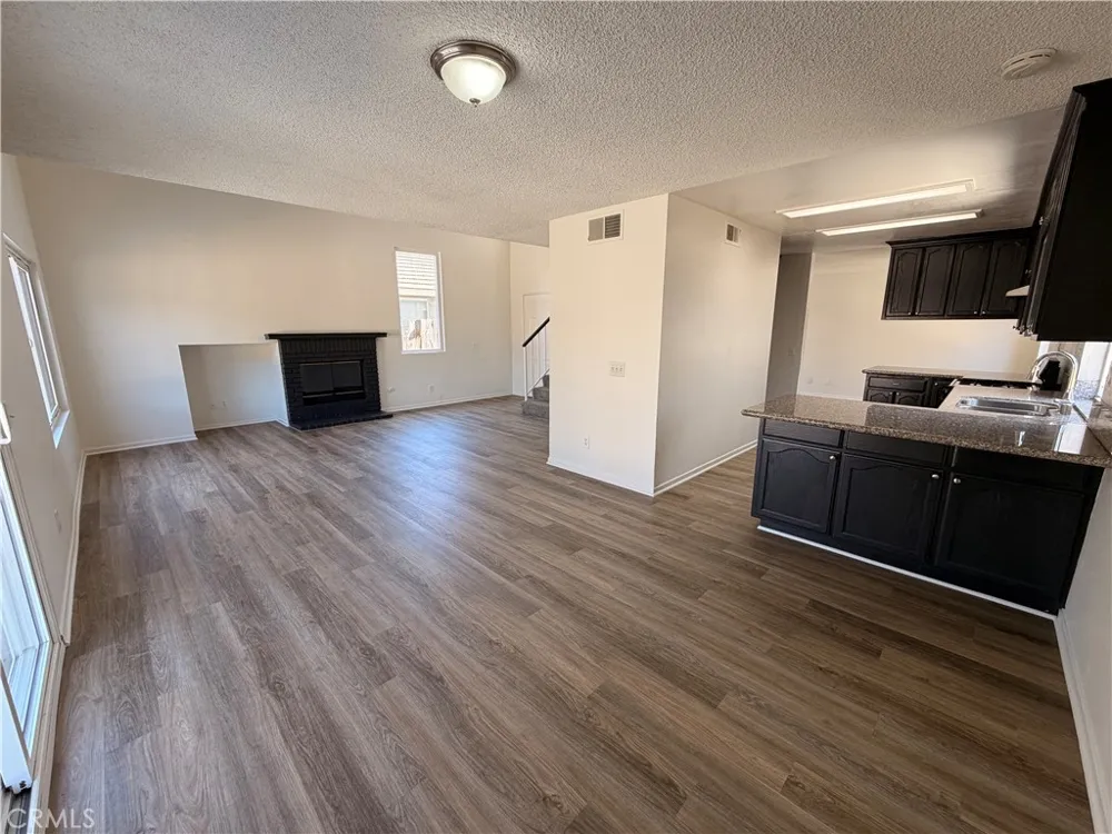 506 El Mirador Perris, CA 92571