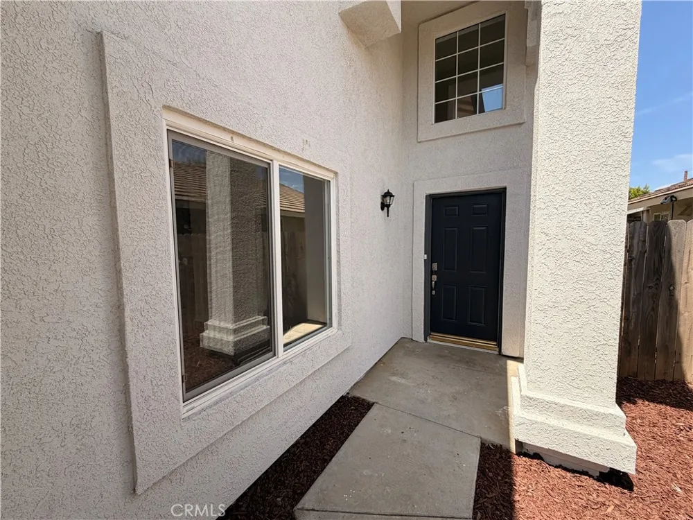 506 El Mirador Perris, CA 92571