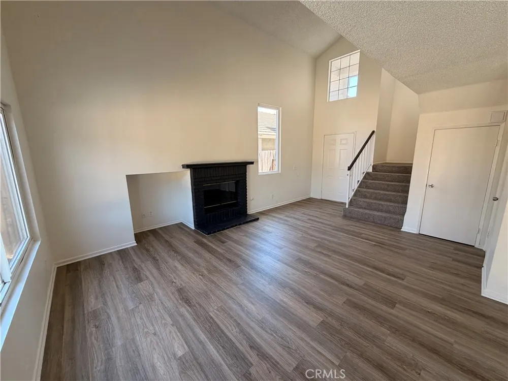 506 El Mirador Perris, CA 92571
