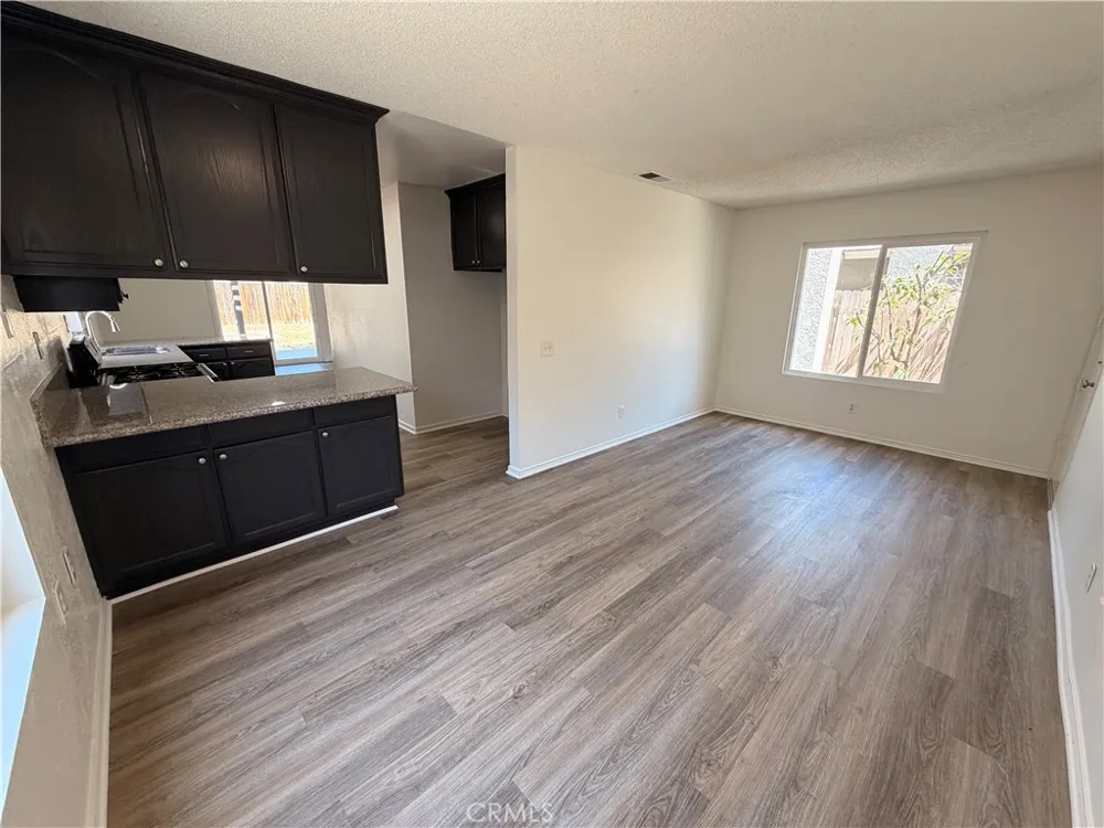 506 El Mirador Perris, CA 92571