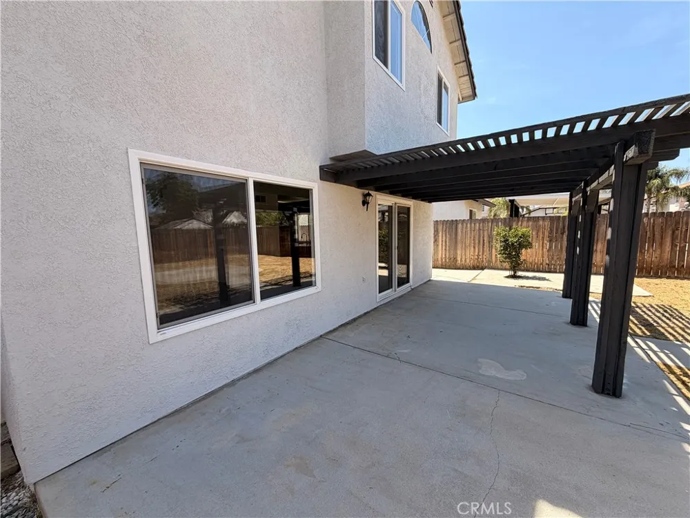 506 El Mirador Perris, CA 92571