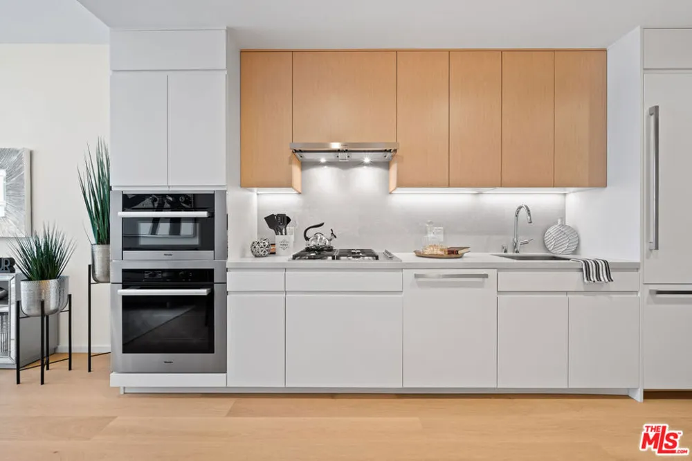 877 Francisco Street #2003 Los Angeles, CA 90017