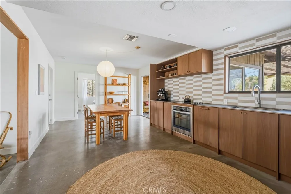 6381 Airway Avenue Yucca Valley, CA 92284