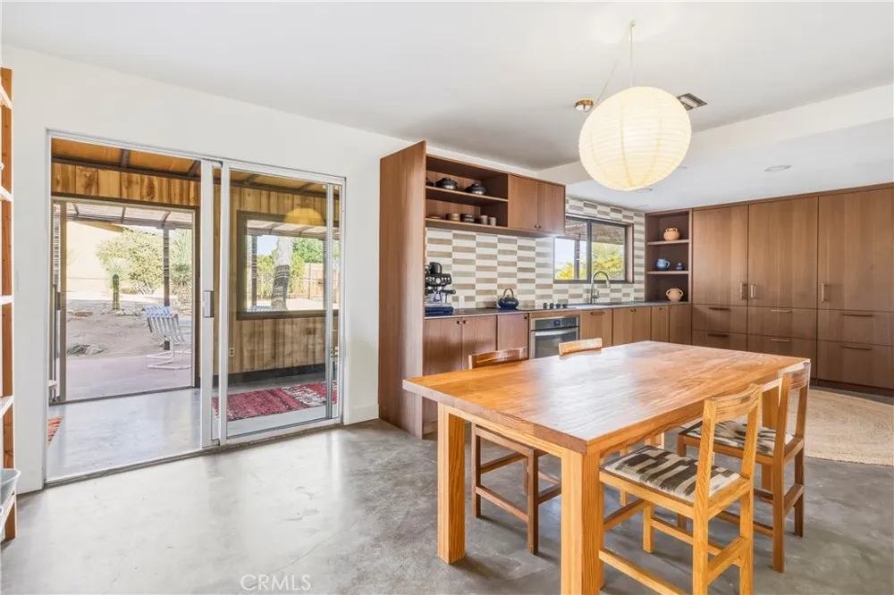 6381 Airway Avenue Yucca Valley, CA 92284