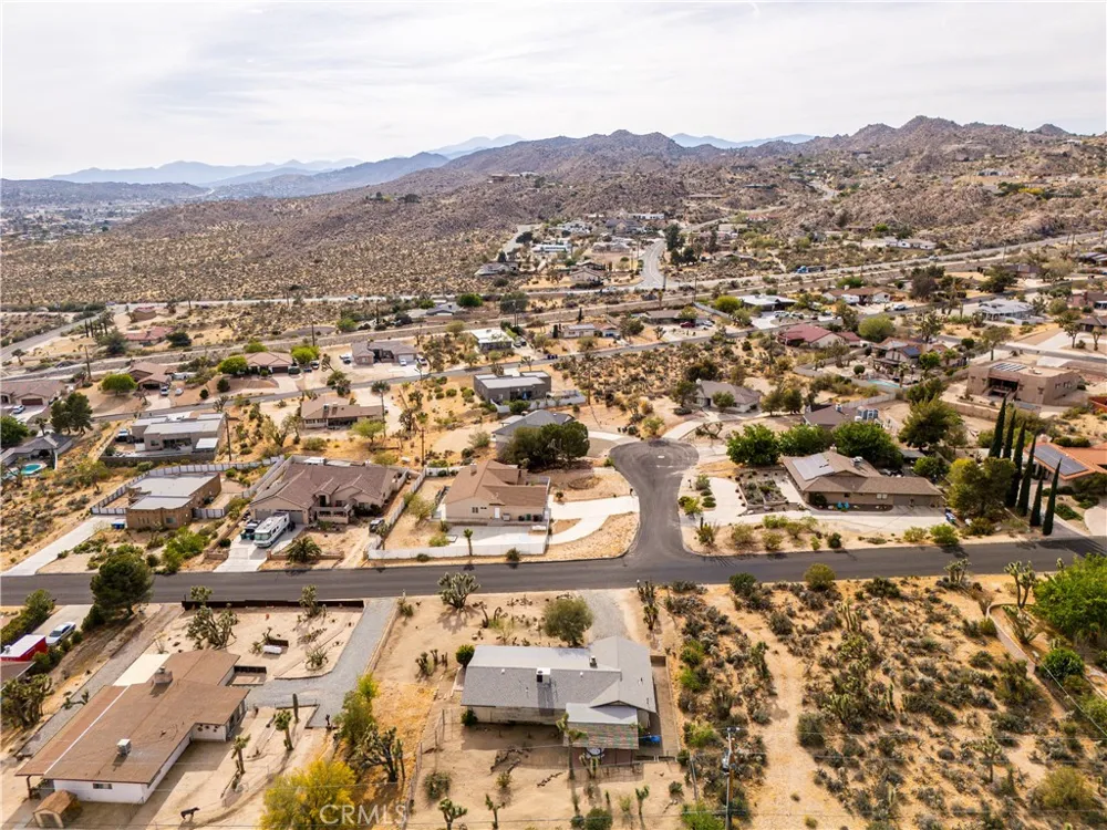 6381 Airway Avenue Yucca Valley, CA 92284
