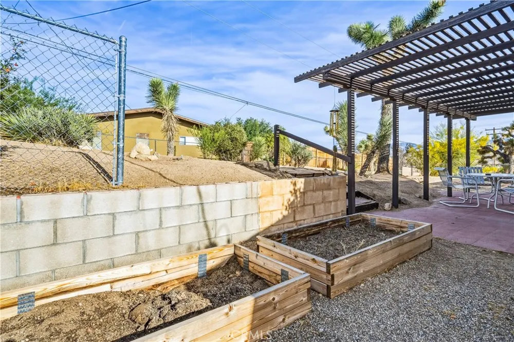 6381 Airway Avenue Yucca Valley, CA 92284
