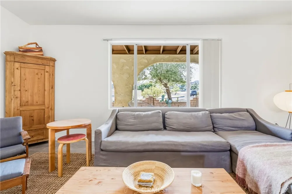 6381 Airway Avenue Yucca Valley, CA 92284