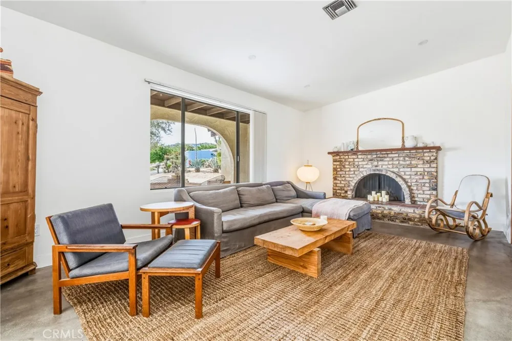 6381 Airway Avenue Yucca Valley, CA 92284