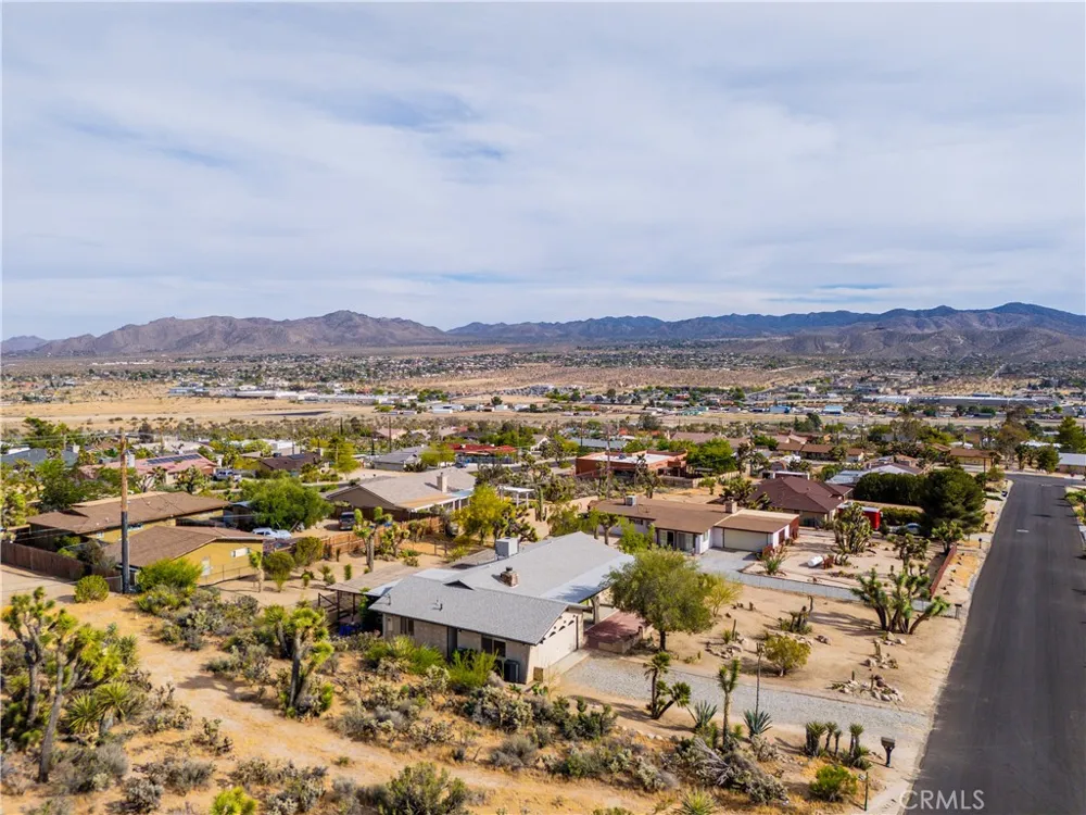 6381 Airway Avenue Yucca Valley, CA 92284