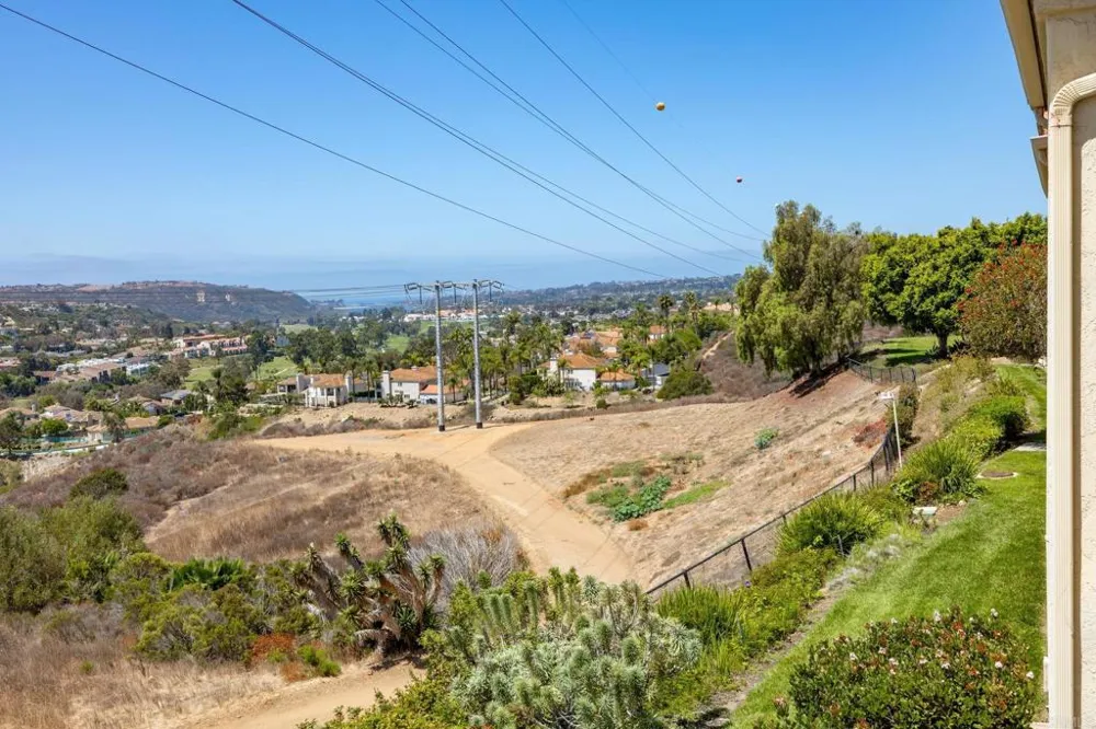 3161 Vista Mar Carlsbad, CA 92009