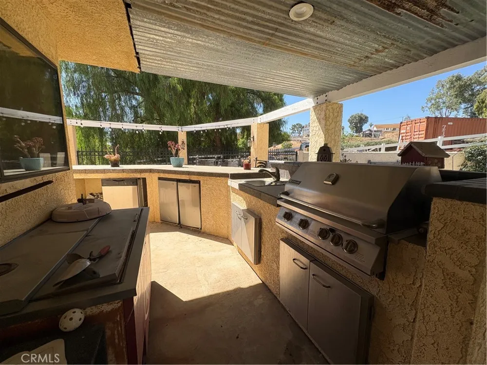 17905 Luna Court Riverside, CA 92504