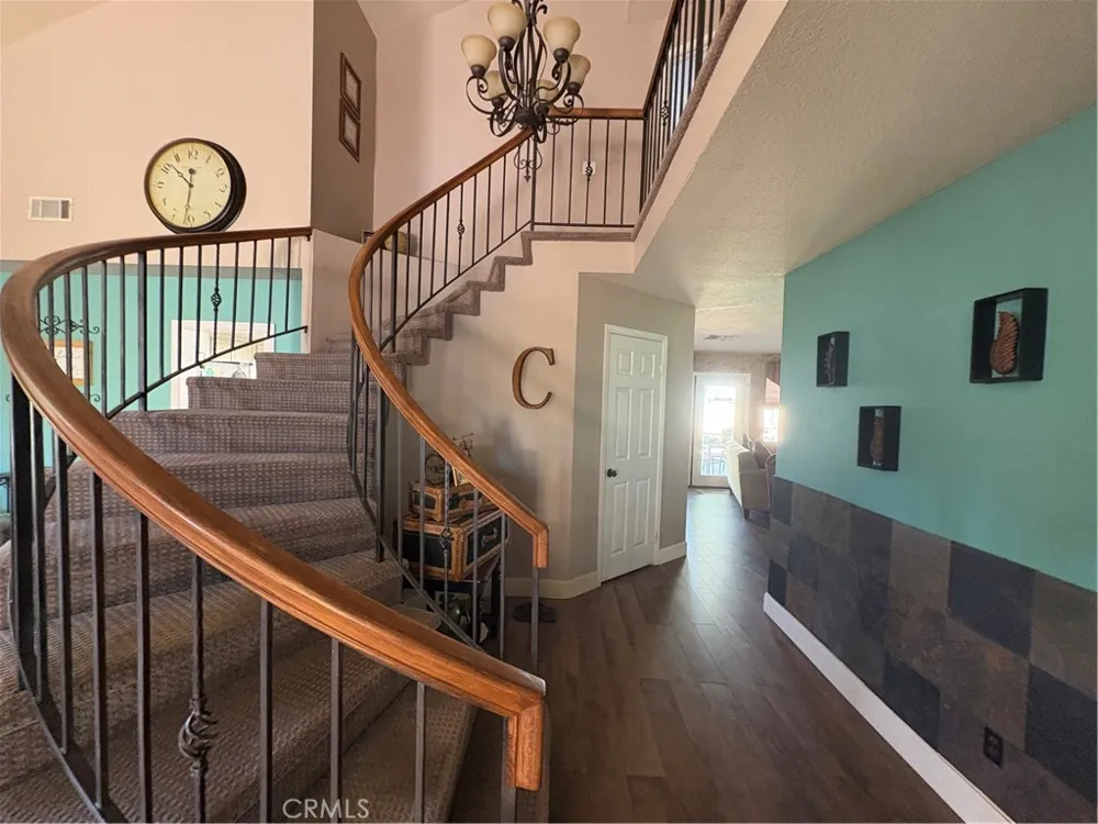 17905 Luna Court Riverside, CA 92504