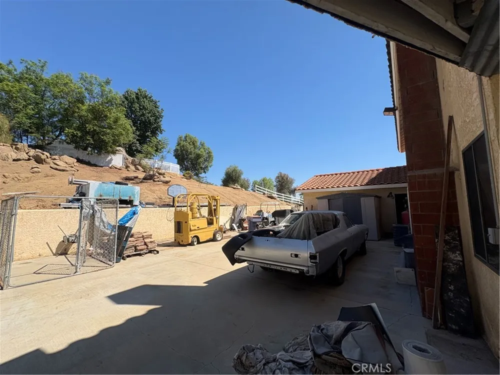 17905 Luna Court Riverside, CA 92504