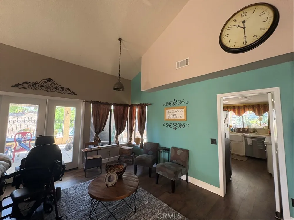 17905 Luna Court Riverside, CA 92504