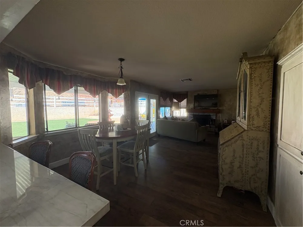 17905 Luna Court Riverside, CA 92504