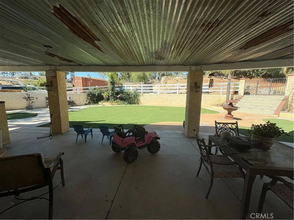 17905 Luna Court Riverside, CA 92504