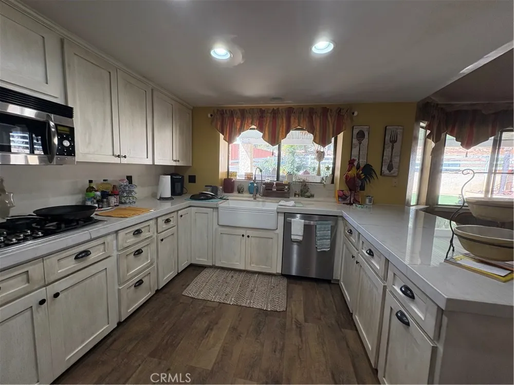 17905 Luna Court Riverside, CA 92504