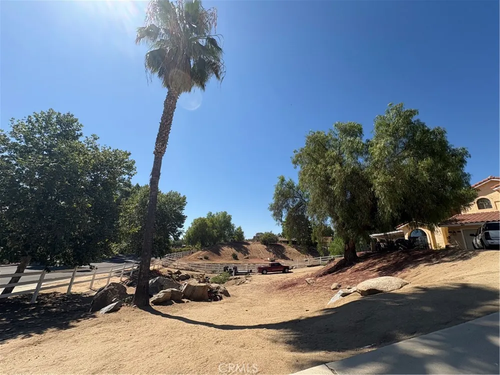 17905 Luna Court Riverside, CA 92504