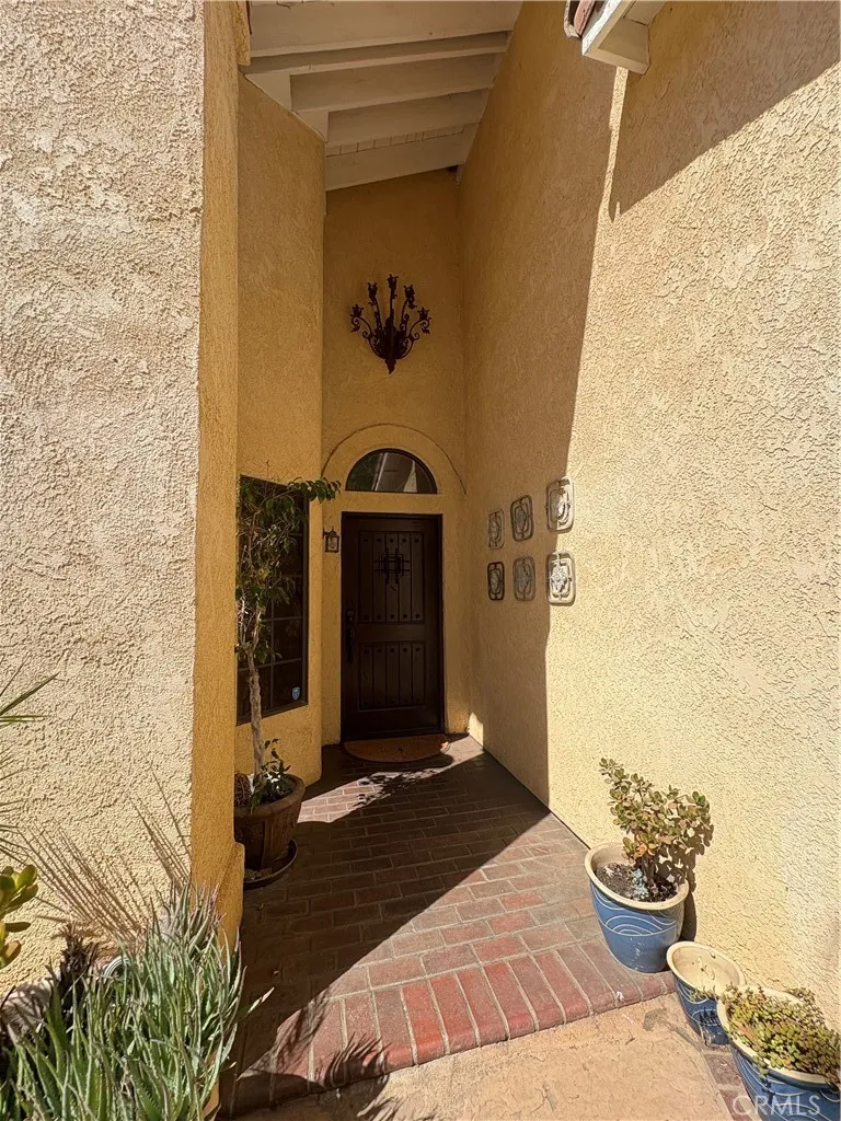17905 Luna Court Riverside, CA 92504
