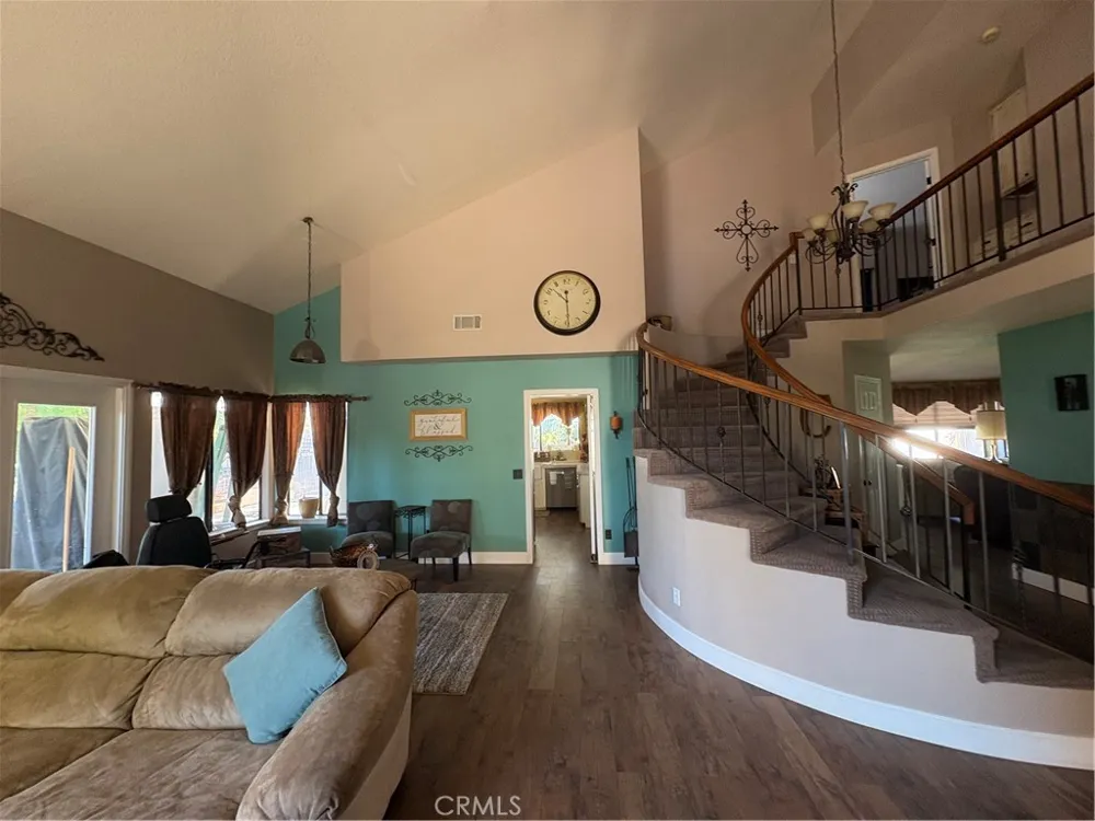 17905 Luna Court Riverside, CA 92504