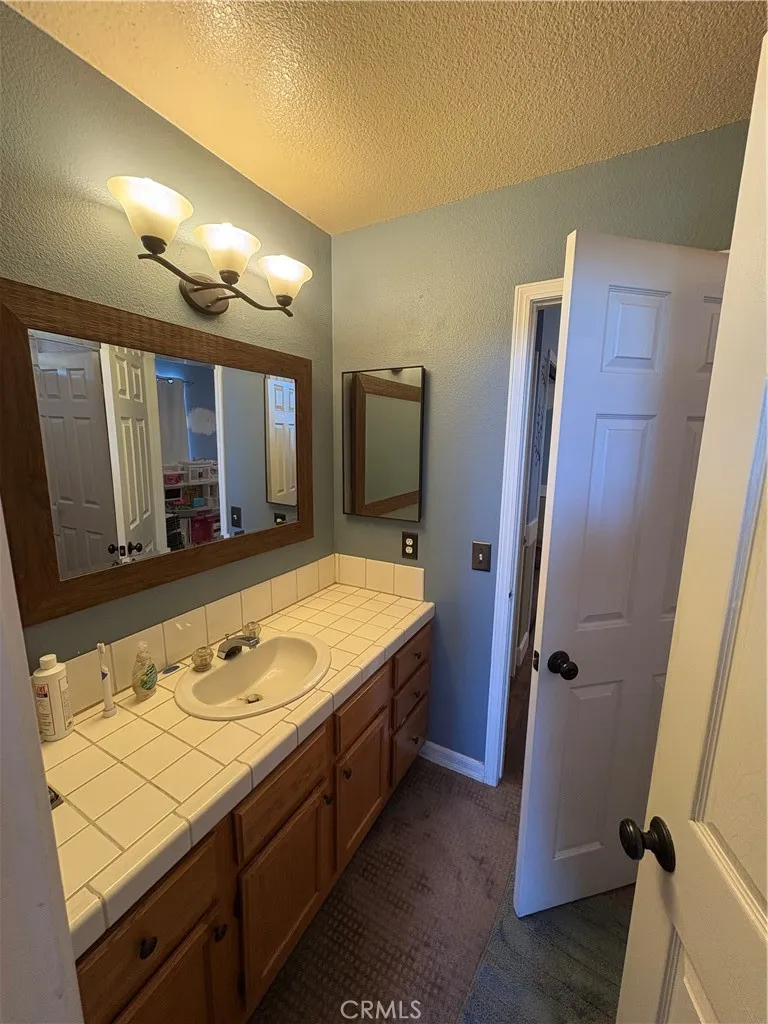 17905 Luna Court Riverside, CA 92504