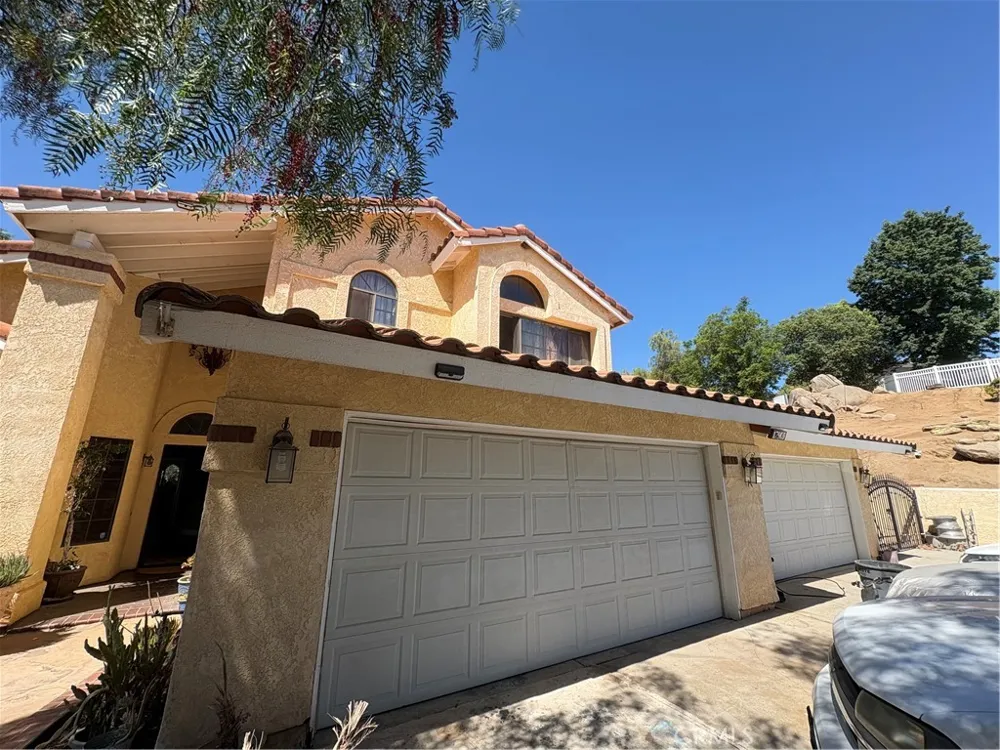 17905 Luna Court Riverside, CA 92504