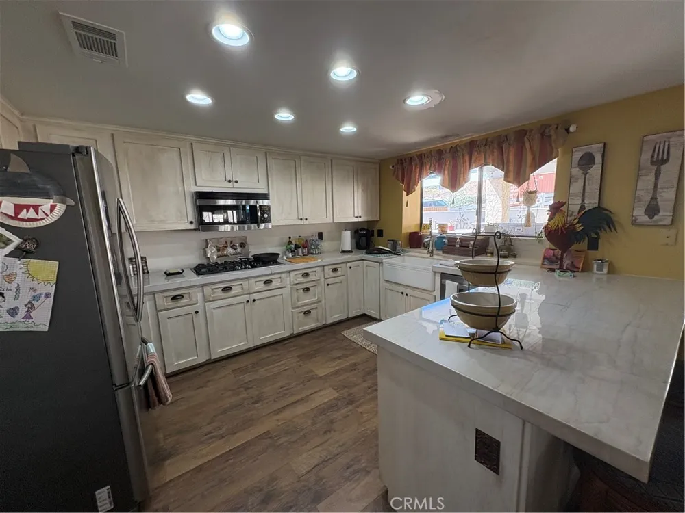 17905 Luna Court Riverside, CA 92504