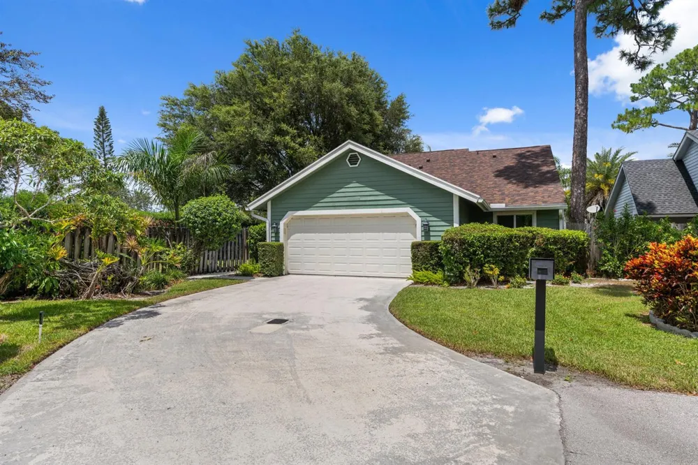 433 Goldenwood Way Wellington, FL 33414