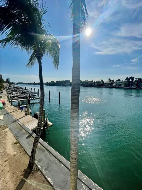 5600 Collins Ave #16P