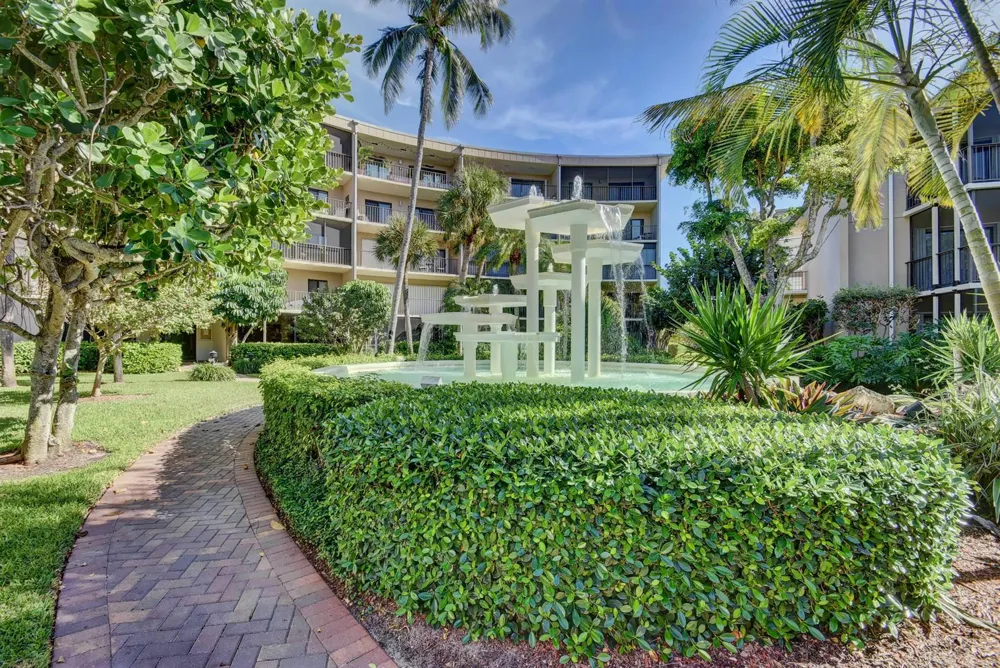 3605 S OCEAN BOULEVARD #321 South Palm Beach, FL 33480