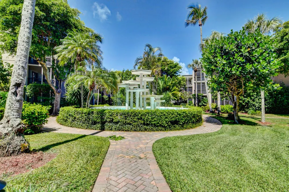 3605 S OCEAN BOULEVARD #321 South Palm Beach, FL 33480