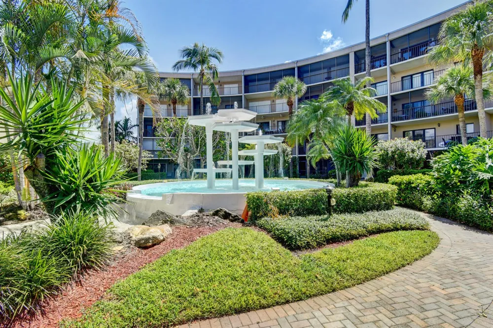 3605 S OCEAN BOULEVARD #321 South Palm Beach, FL 33480