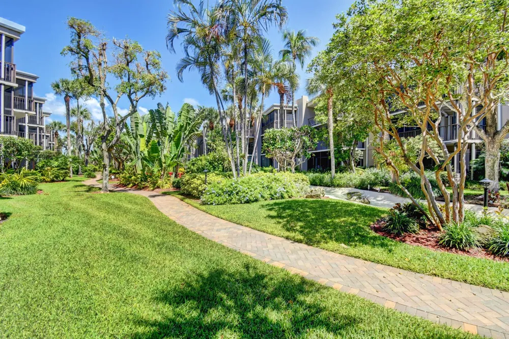 3605 S OCEAN BOULEVARD #321 South Palm Beach, FL 33480