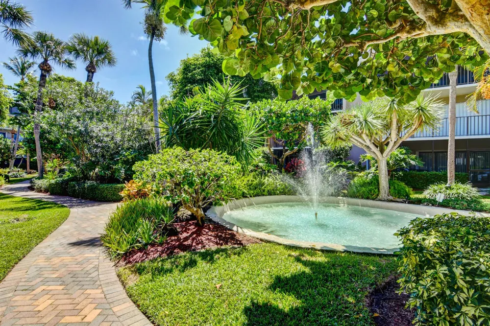 3605 S OCEAN BOULEVARD #321 South Palm Beach, FL 33480