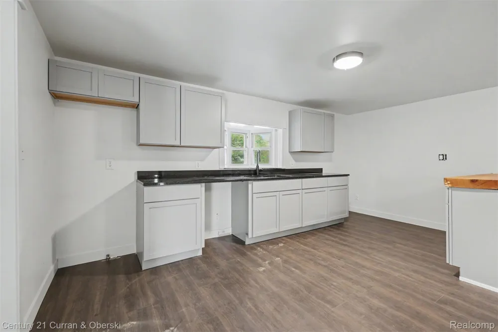 4296 Burgess Road Putnam Township, MI 48169