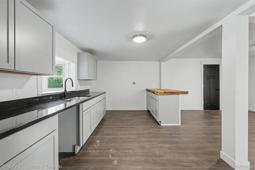 4296 Burgess Road Putnam Township, MI 48169