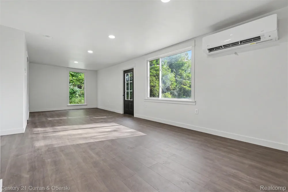 4296 Burgess Road Putnam Township, MI 48169